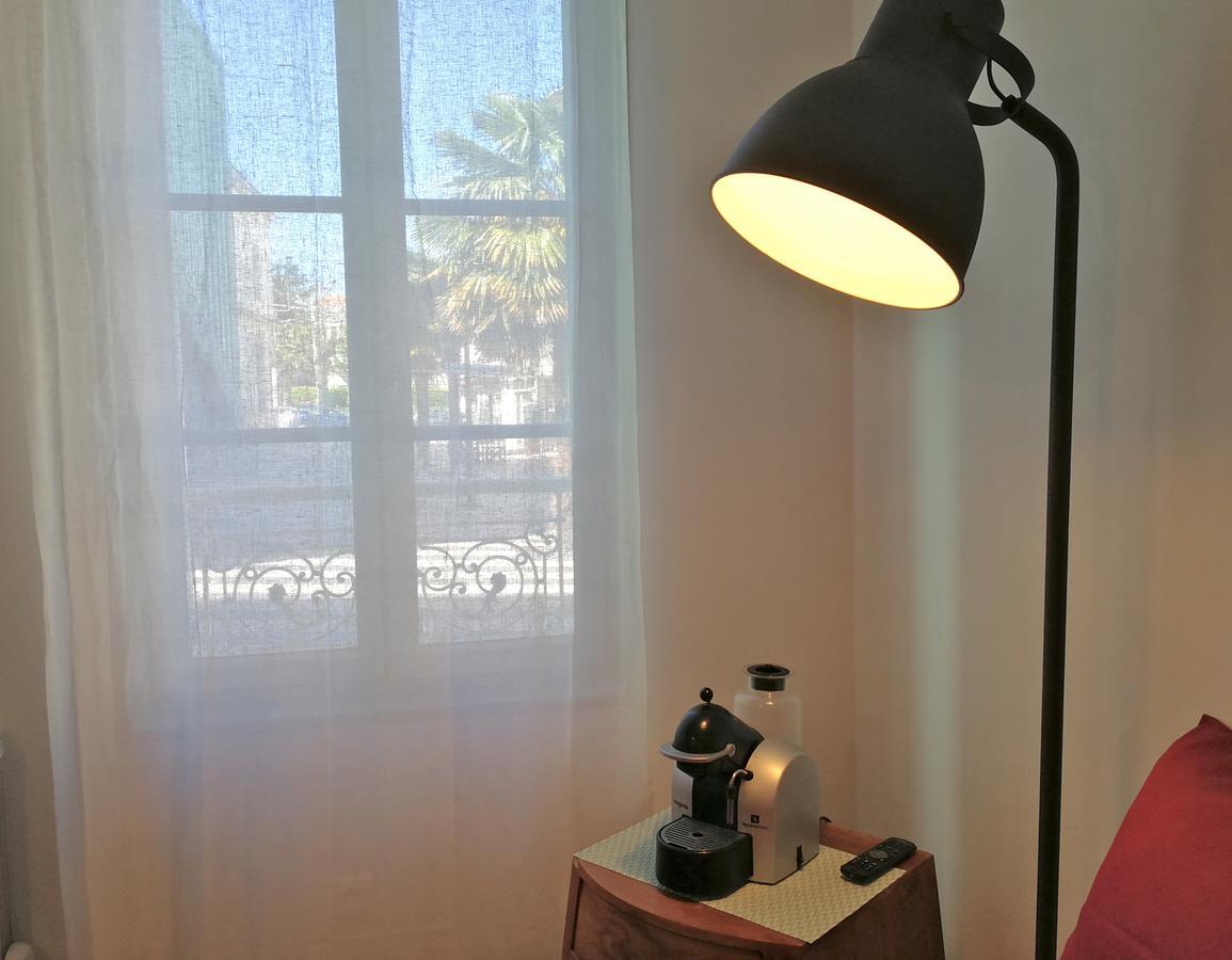 La Loge Du Theatre - Saintes Apartment Bagian luar foto