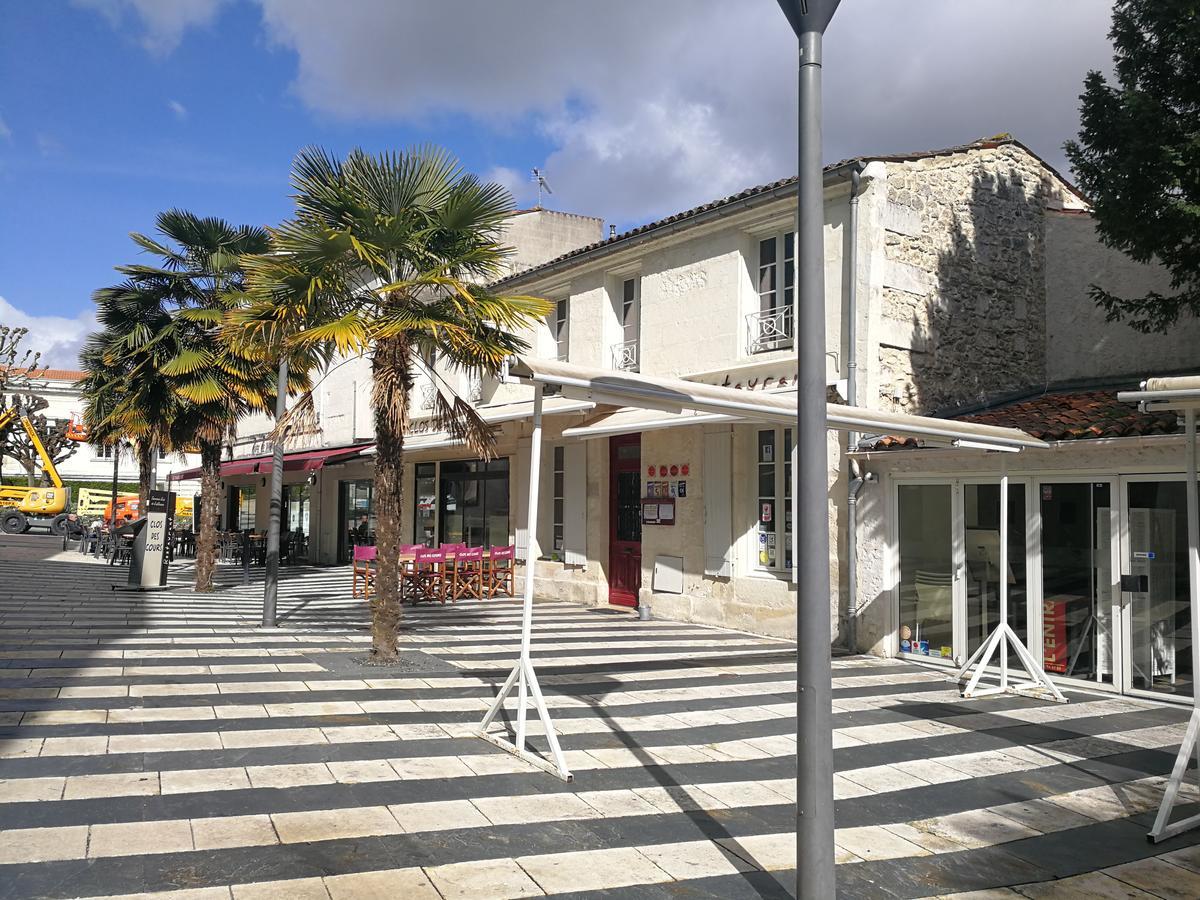 La Loge Du Theatre - Saintes Apartment Bagian luar foto
